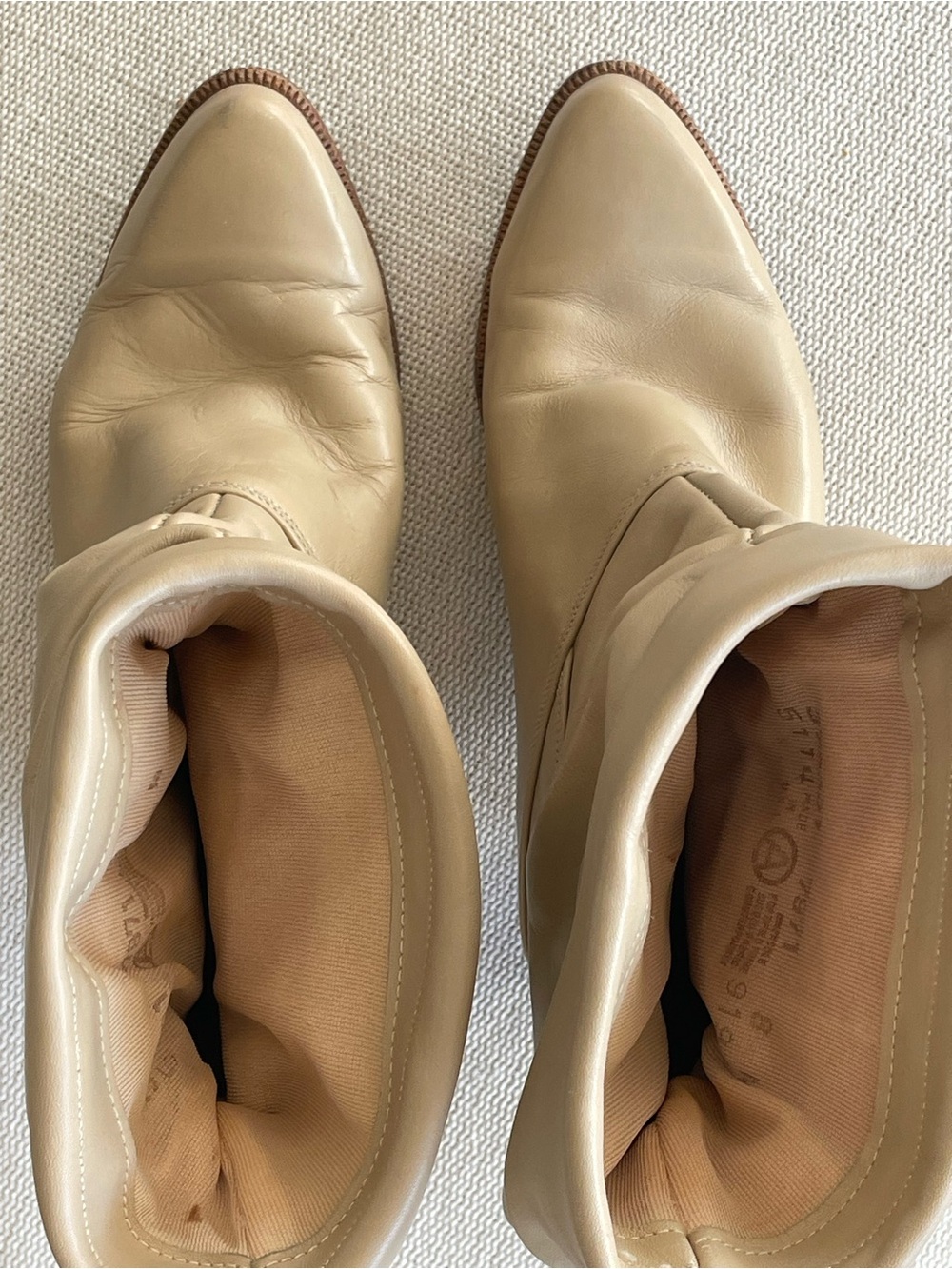 Vintage Dingo Heeled Cream Booties - Picture 12 of 14